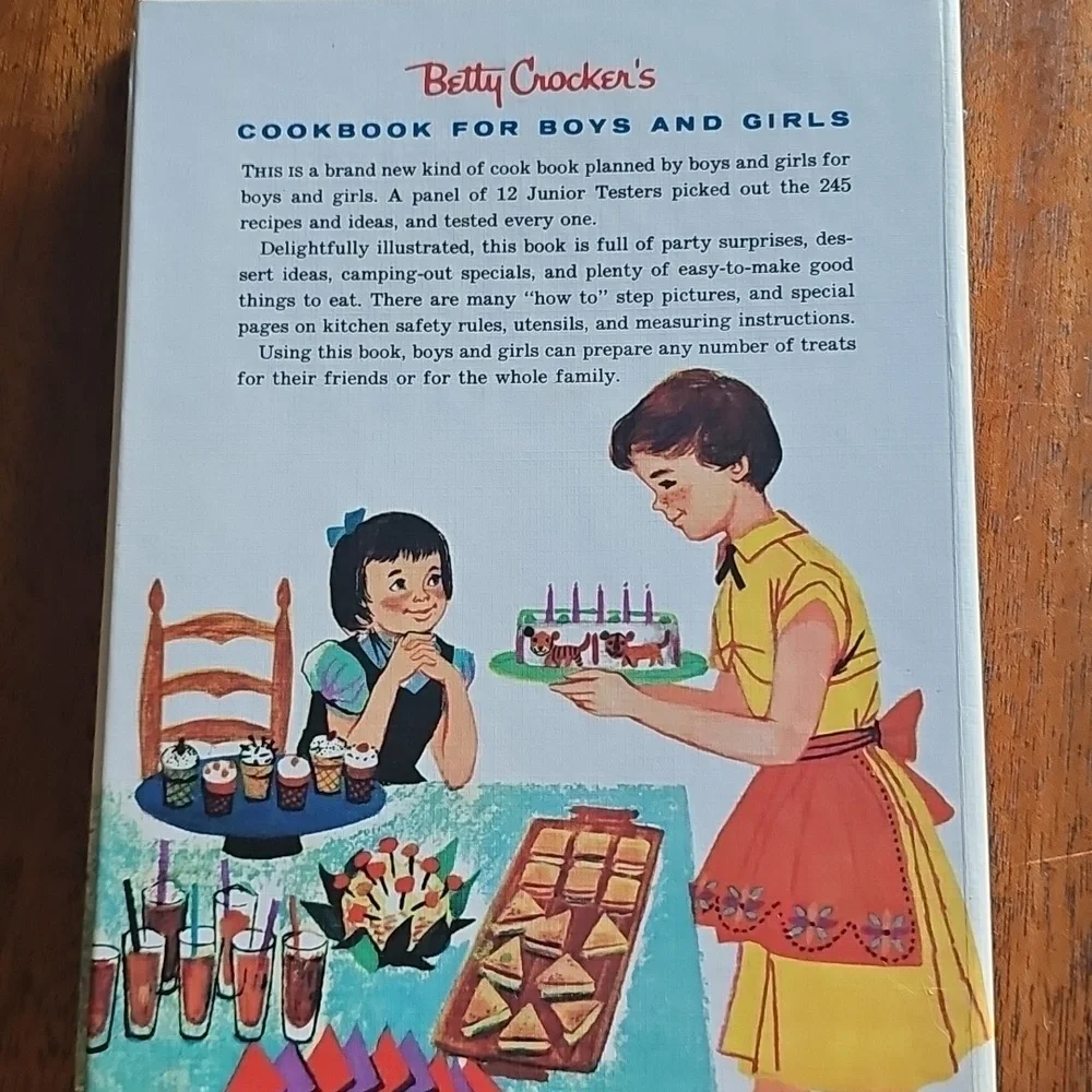2003 Betty Crocker Kids' Cook Book with Colorful Illustrations Tote I